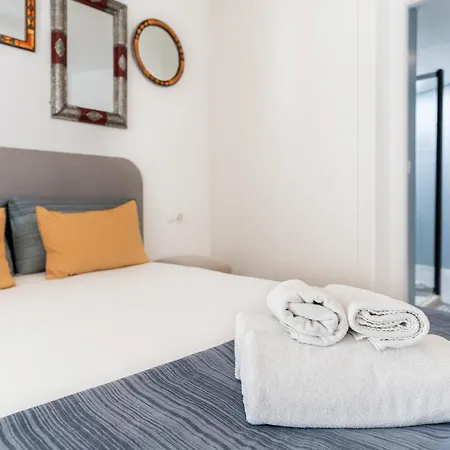 Monko Estrellas Торремолинос