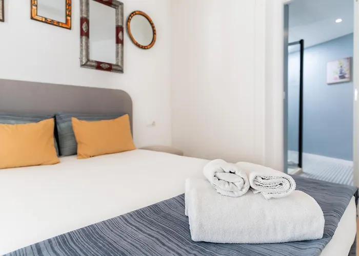 Monko Estrellas Торремолинос